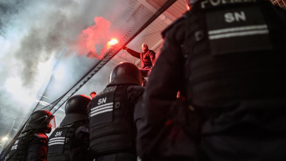 Jahresbericht zu Strafverfahren bei Fussballspiel-Einsätzen