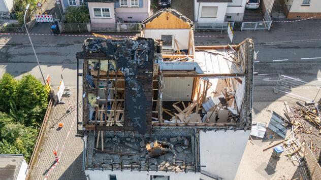 Zerstörungen an Häusern nach einem mutmasslichen Tornado