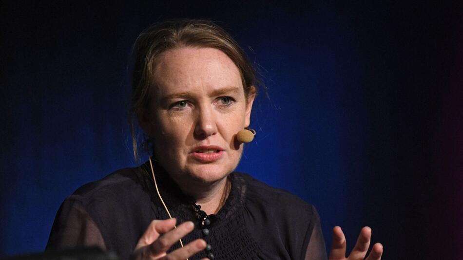 Paula Hawkins