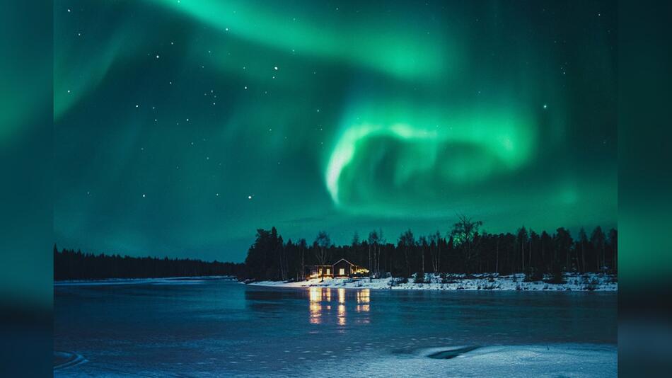 Spektakuläre Naturphänomene wie die Nordlichter stehen bei der Urlaubsplanung im Jahr 2025 bei ...