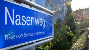 Das Strassenschild am Nasenweg in Basel