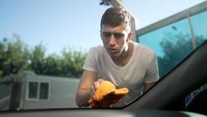 Klare Sicht im Auto mit einfachen Reinigungstricks