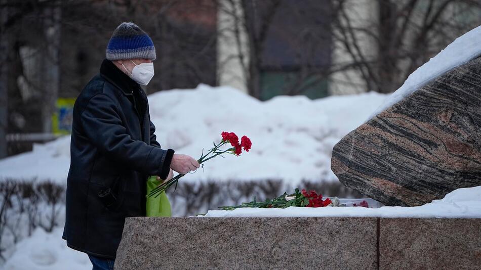 Nach dem Tod von Kremlgegner Nawalny - Stilles Gedenken