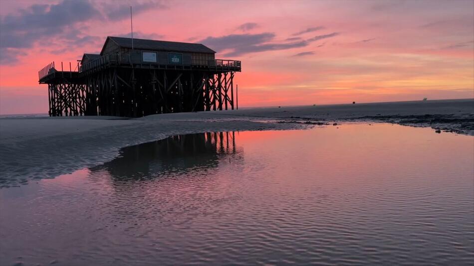 Letzter Sonnenuntergang an der Kultkneipe: Strandbar 54° Nord abgerissen