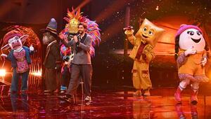 Gastjuror Álvaro Soler trällerte in der fünften Liveshow am 6. Dezember mit den Masken. Von neun ...