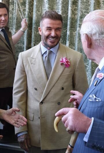 Königin Camilla, König Charles und David Beckham