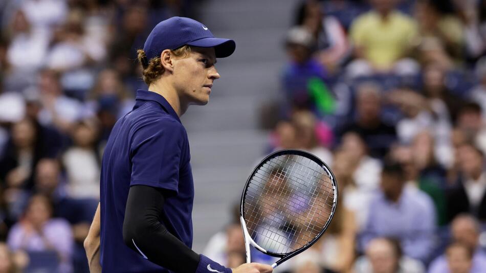 Titelverteidiger Jannik Sinner rauscht bei den US Open ins Viertelfinale.