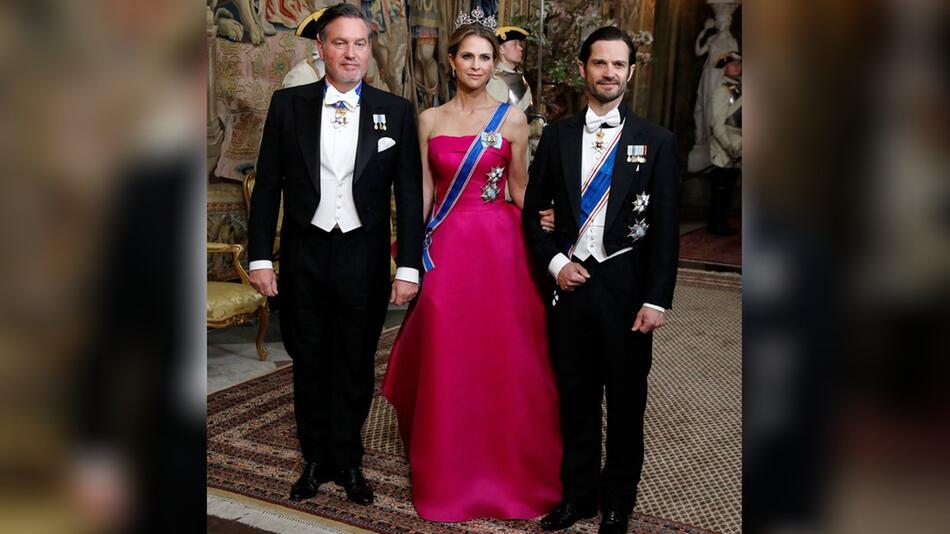 Prinzessin Madeleine Arm in Arm mit Ehemann Chris O'Neill (l.) und ihrem Bruder, Prinz Carl ...