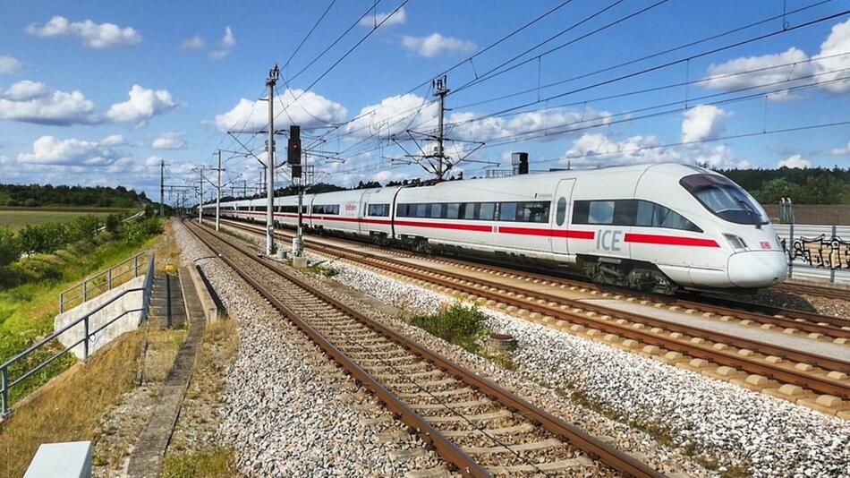 Ein ICE der Deutschen Bahn