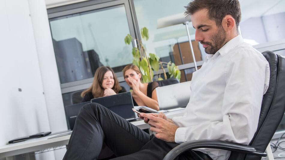 Kollegen im Büro