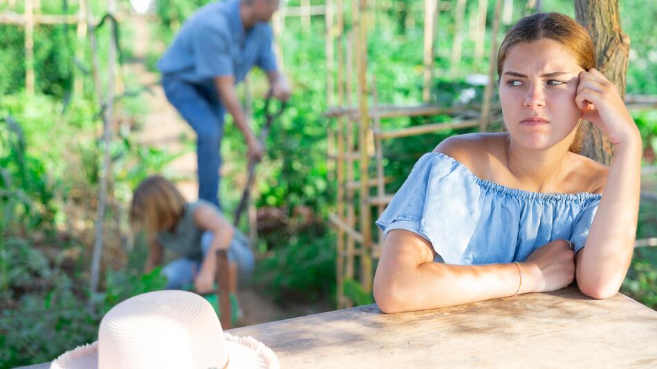 Frau im Garten