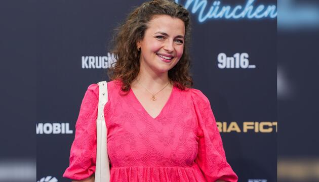 Ronja Forcher strahlte am Dienstagabend bei "Servus München", der Filmfestparty von Bavaria ...