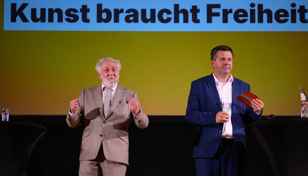 Hallervorden und Schulze unterhalten sich in Dessau