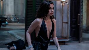 Bond-Auktion: Unter anderem wird Ana de Armas' Kleid aus "No Time to Die" versteigert.