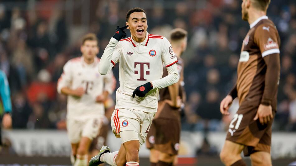 Jamal Musiala bejubelt seinen Treffer für den FC Bayern.