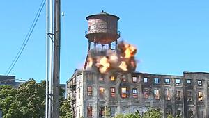 Sprengung auf dem Dach: Historischer Wasserturm stürzt in Portland in die Tiefe