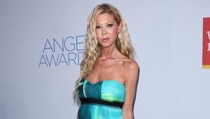 Tara Reid ist am Sonntagmorgen von Sanitätern auf einer Trage aus einem Hotel gebracht worden.