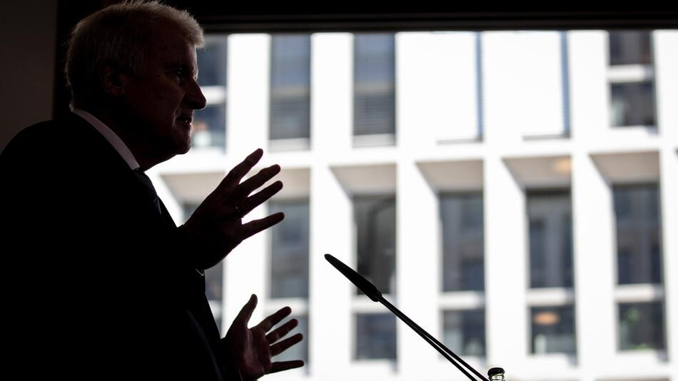 Pressekonferenz, Horst Seehofer, Bundesinnenminister, Berlin, Kabinett