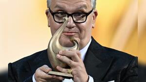 Die Goldene Henne 2026: Hape Kerkeling mit seiner Trophäe.