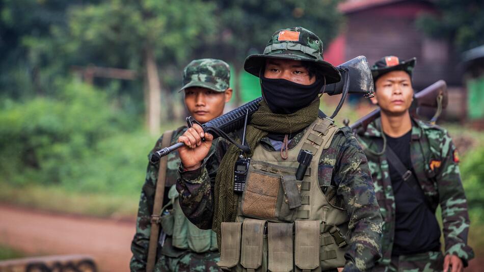 Soldaten einer bewaffneten Gruppe in Myanmar