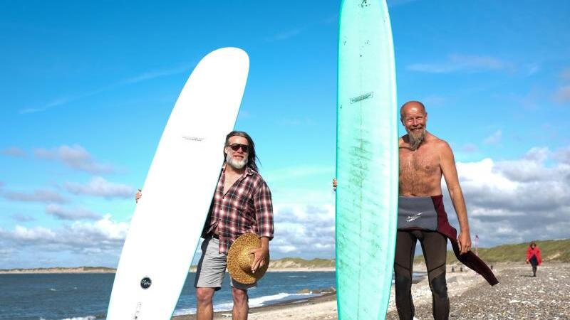 Die Surfer Morten und Geir