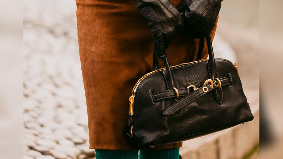 Buckle Bags gehören aktuell zu den angesagtesten Taschen.