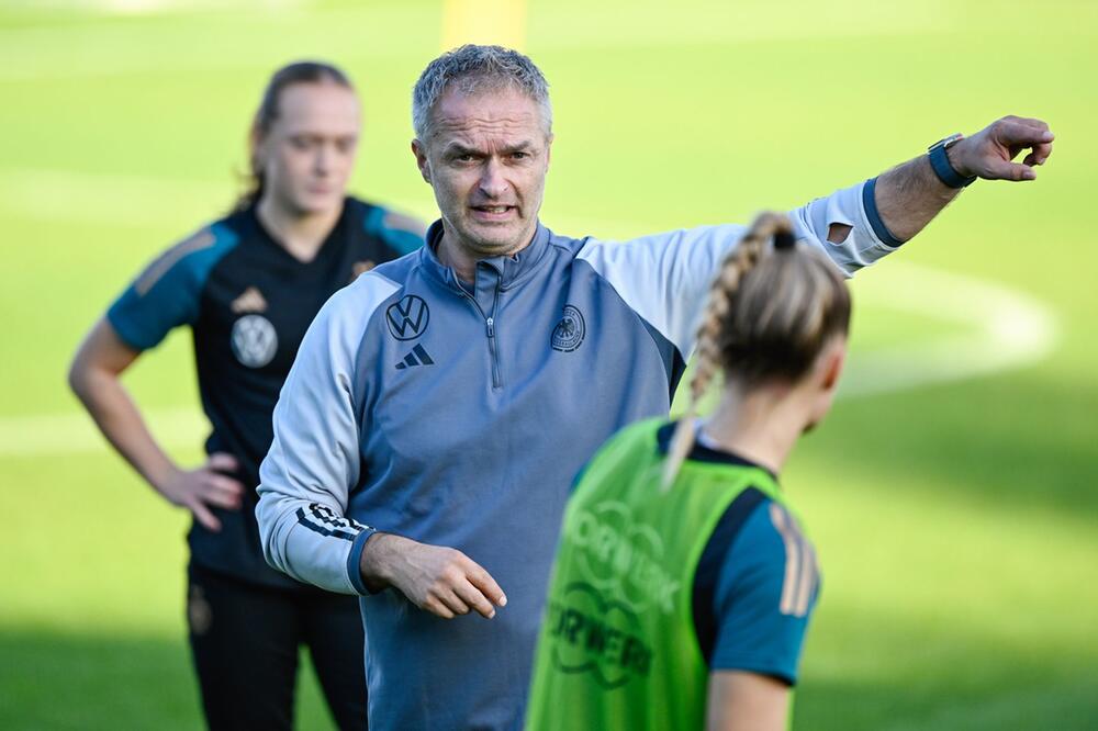 Frauen-Fussballnationalmannschaft - öffentliches Training