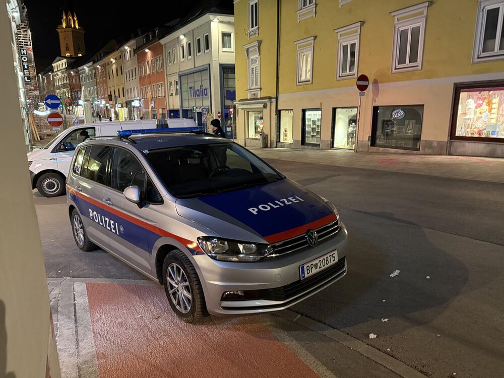 Mann attackiert Passanten in Österreich