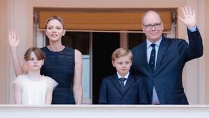 Fürstin Charlène und Fürst Albert mit ihren Zwillingen