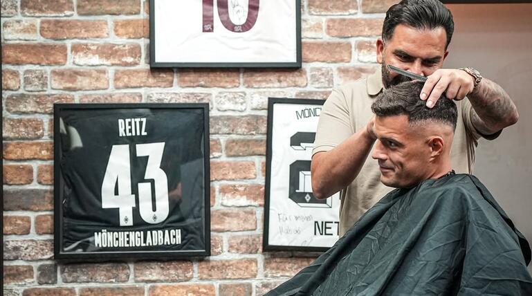Ivan Elia, Fussballer Friseur