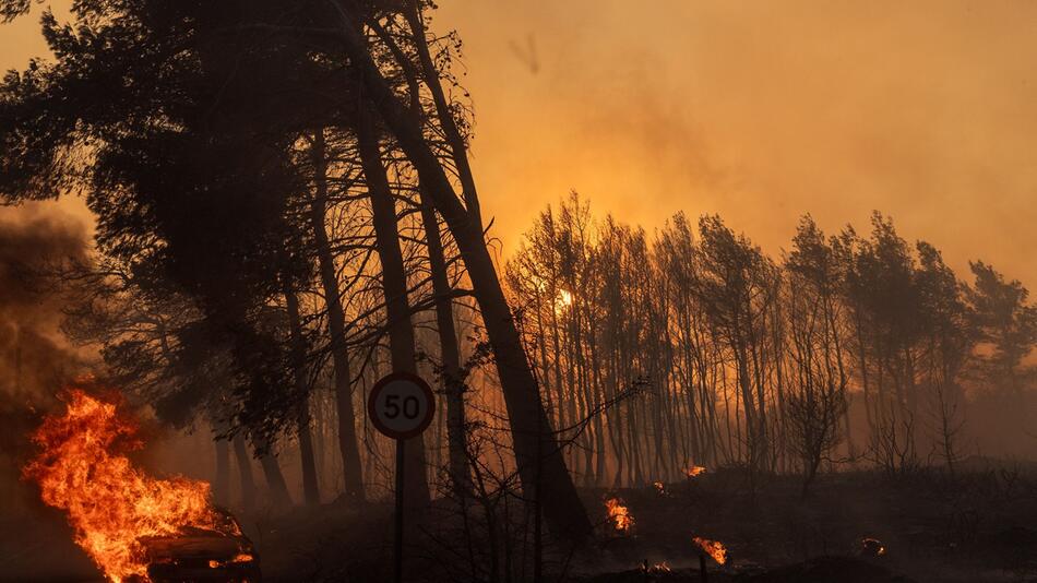 Grossbrand nahe Athen