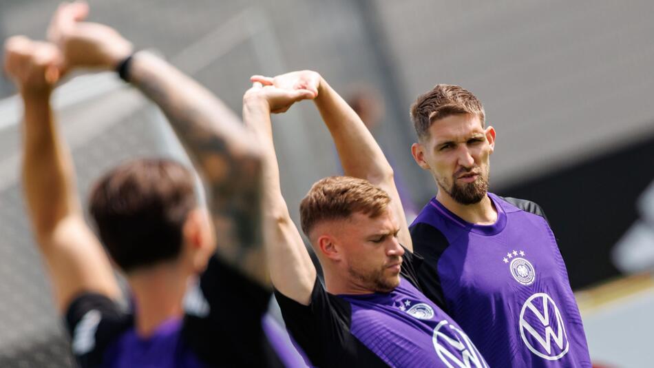 Training Fussball Nationalmannschaft Männer