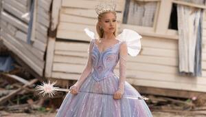 Ariana Grande als Glinda
