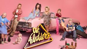 Die neue "Flodders"-Generation rund um Rückkehrerin Tatjana Šimić (Mitte) als Kees Flodder.