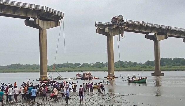 Brücke stürzt im Morgenverkehr ein: Mehrere Tote in Indien