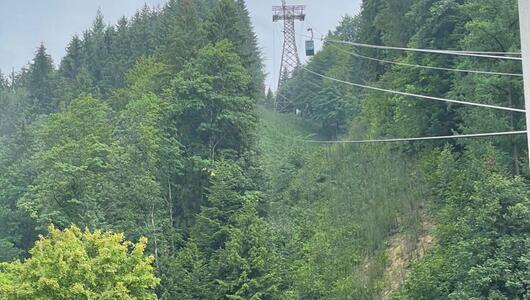 Unwetter in Österreich - 19 Menschen sitzen in Seilbahn fest