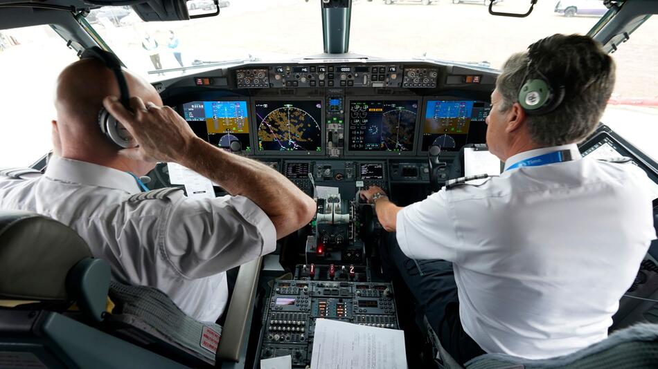 Piloten im Cockpit