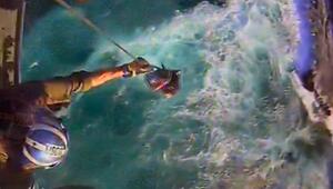 Hohe Wellen: US-Küstenwache rettet Surfer per Hubschrauber von Felsen