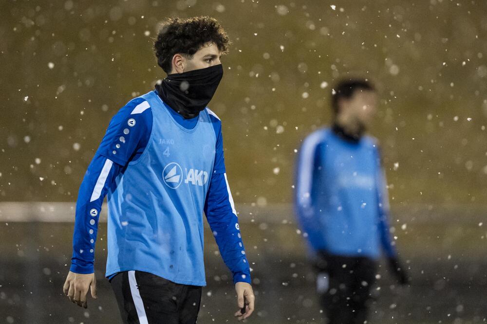 Ein Argentinier im Schneegestöber von Liechtenstein: Valentin Scarsini im Balzers-Training.