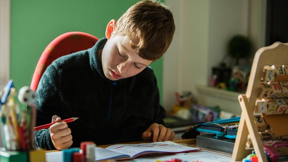 Schüler macht Hausaufgaben