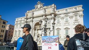 Neue Regelung am Trevi-Brunnen: Wer direkt ans Wasser möchte, muss über einen neuen Zugang gehen ...