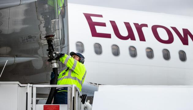 Betankung eines Eurowings-Flugzeugs