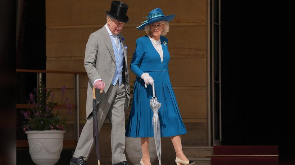 Charles und Camilla bei ihrer ersten Gartenparty der Saison.