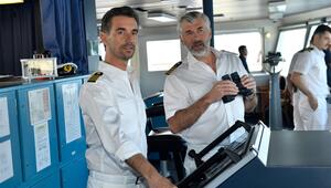 Kapitän Max Parger (Florian Silbereisen, l.) und Staff-Kapitän Martin Grimm (Daniel Morgenroth) ...
