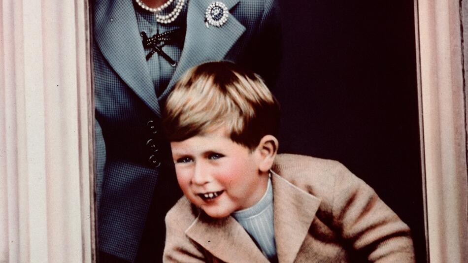 Glückliches Kindheitsfoto mit seiner Mutter: So rührend reagiert König Charles auf Trauerbekundungen