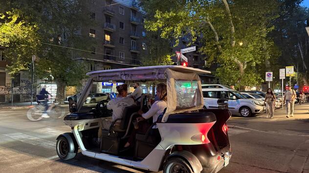 Einsatz von Golfcarts für Stadtrundfahrten in Rom