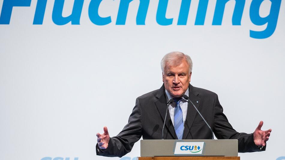 Seehofer will für Übergangslösung zur Seenotrettung werben