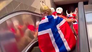 Rolltreppe oder Schiff? Norwegen-Fans rudern zum Spiel in Boston