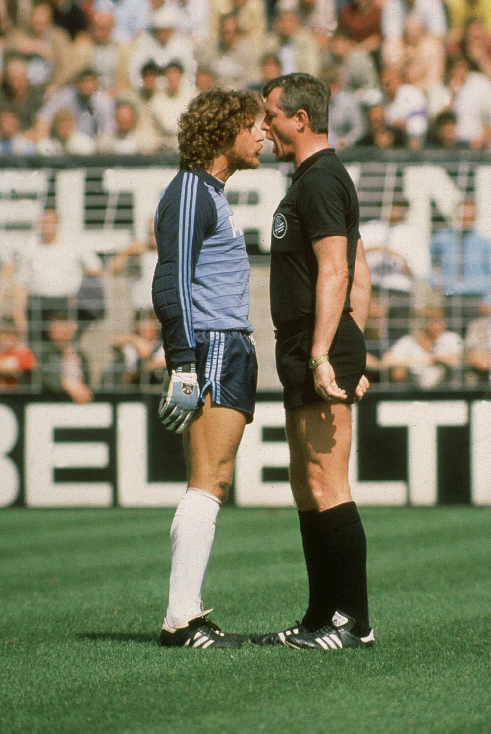 Dieter Pauly (r.) und Toni Schumacher: Das "Sportfoto des Jahres 1981".