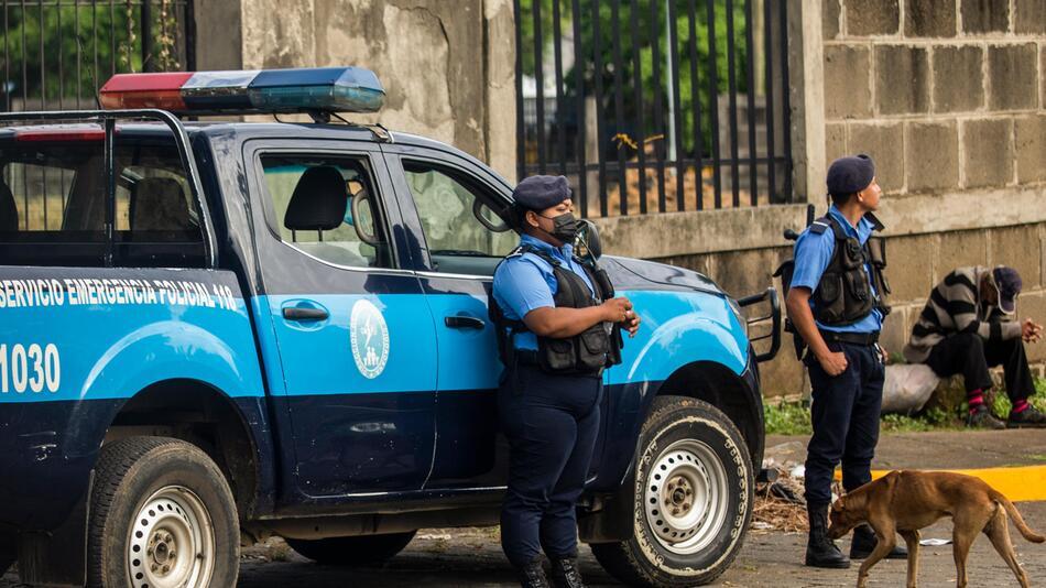 Zwei Polizisten in Nicaragua